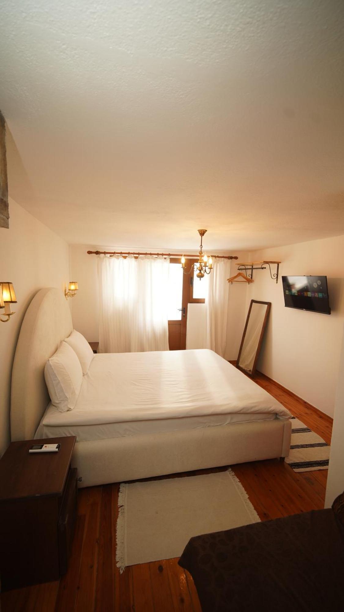 Relax Inn Korce Extérieur photo