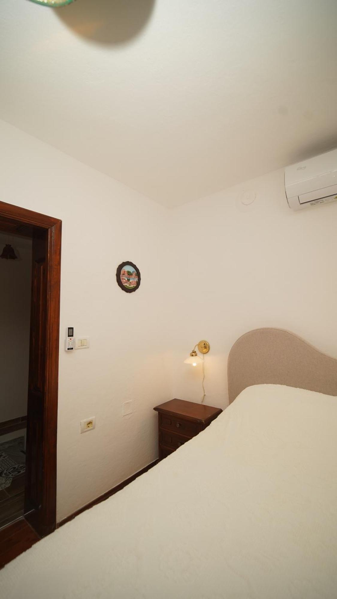 Relax Inn Korce Extérieur photo